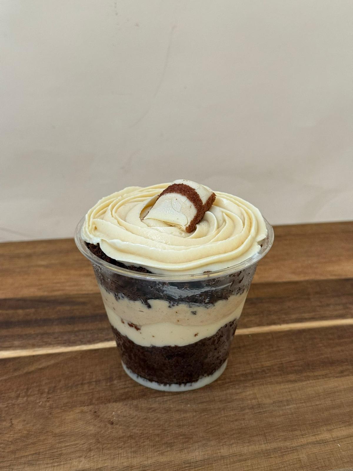 Bolo no Pote de Kinder Bueno