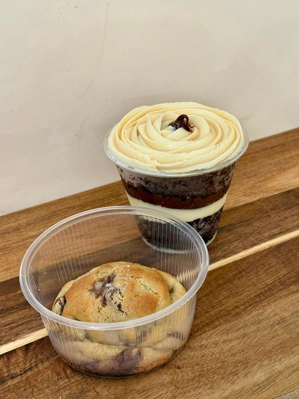 Bolo no pote com creme